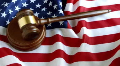 В США перенесут дела заявителей без адвокатов