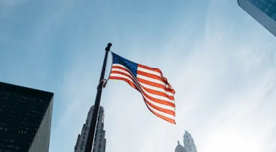 флаг сша и здания 