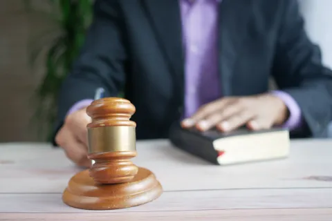 Федеральный суд США признал незаконным сбор в размере 100 000 долларов за новые визы H-1B